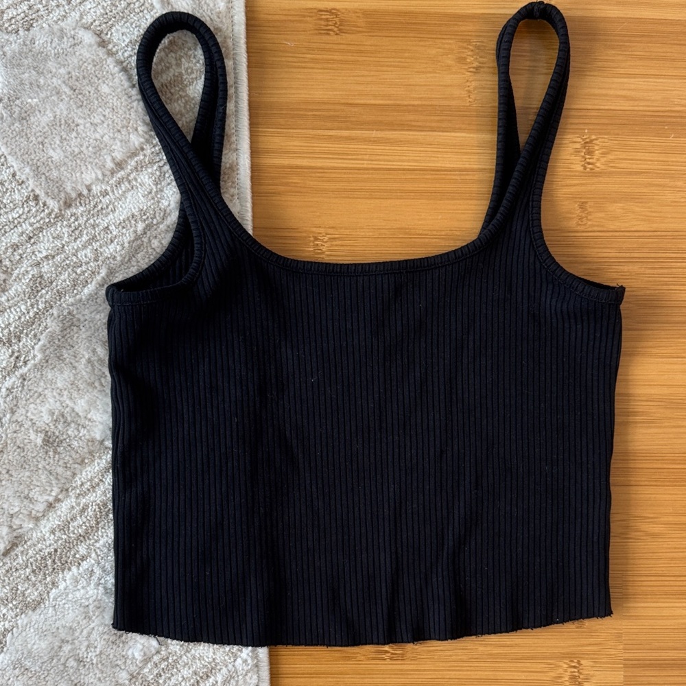 WSLY Black Ribbed Crop Top